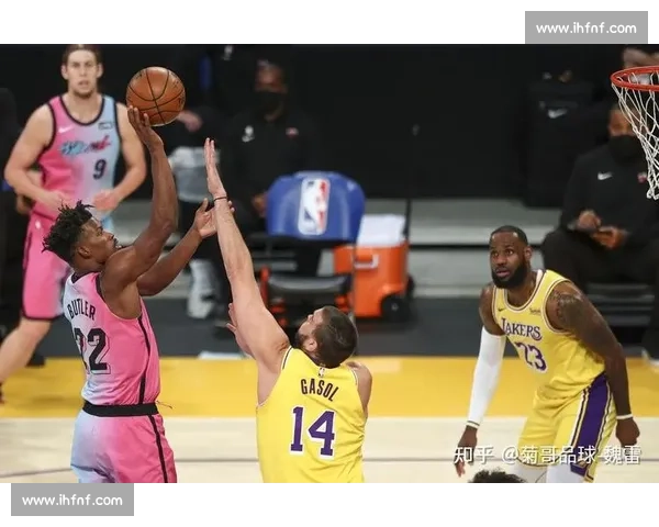 湖人对决热火直播全程回顾比赛进程及实时比分分析